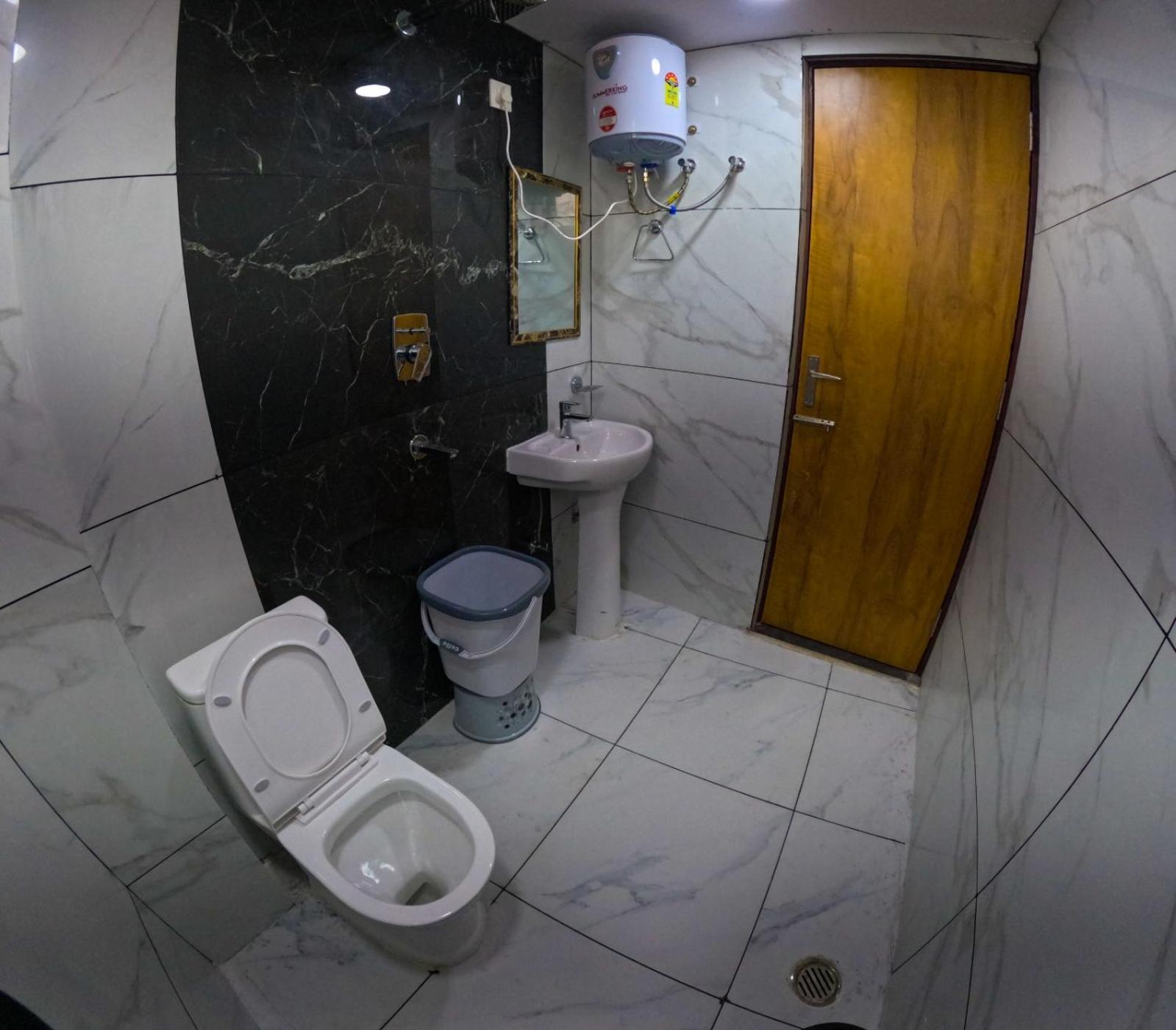 Hotel Aastha Height リシケーシュ エクステリア 写真